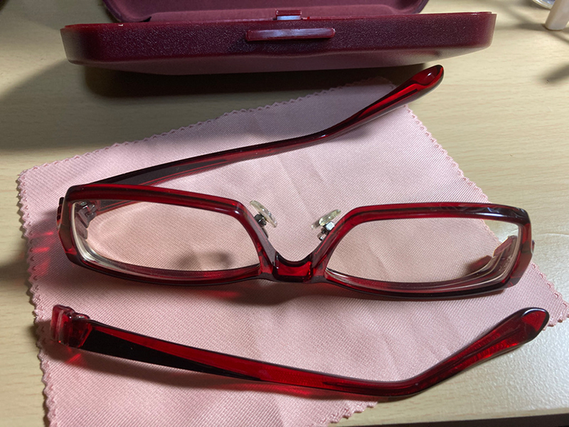 折れてしまった眼鏡